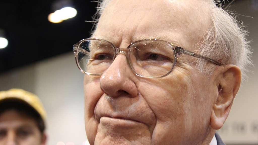 What Does Warren Buffett Think About Apple's $3 Trillion Market Cap?