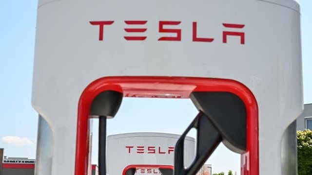 Will Tesla face a set-back now that 7 automakers join forces to double EV fast-charger network in U.S.?